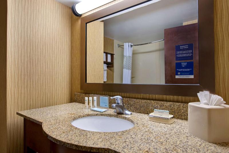 King Room with Spa Bath with Microwave and Refrigerator – Non-Smoking image 3