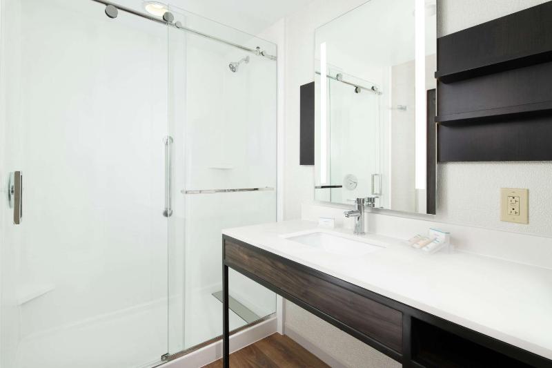 One-Bedroom King Suite image 2