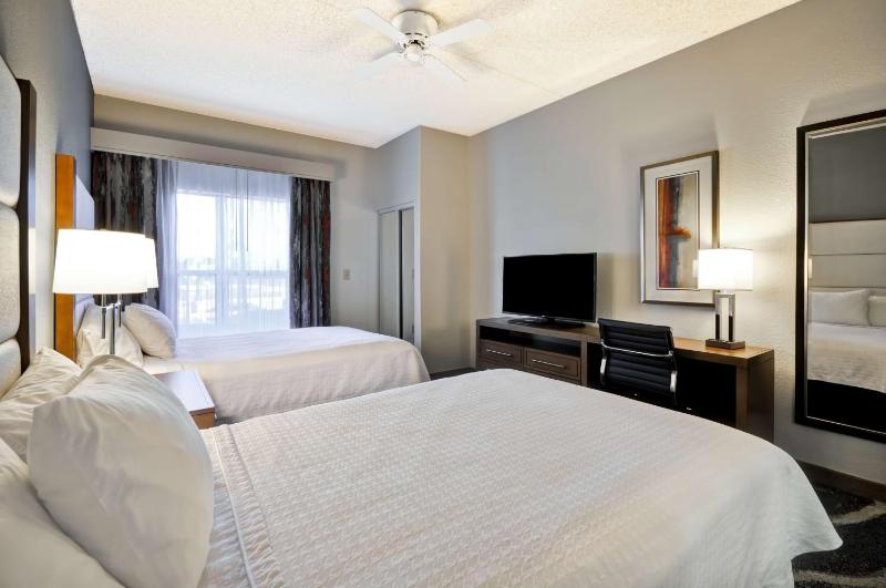 One-Bedroom Suite with Two Double Beds - Non-Smoking image 1