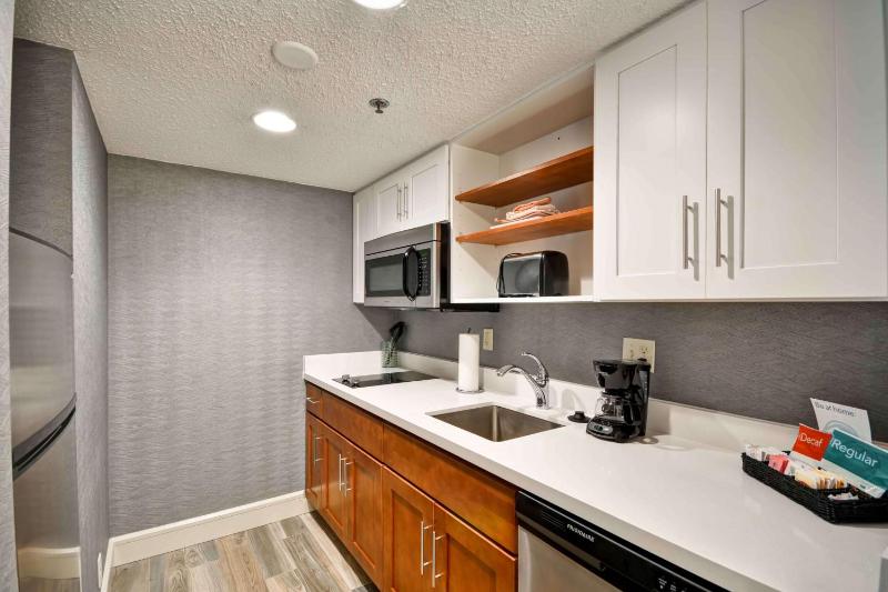 One-Bedroom King Suite - Non-Smoking image 4