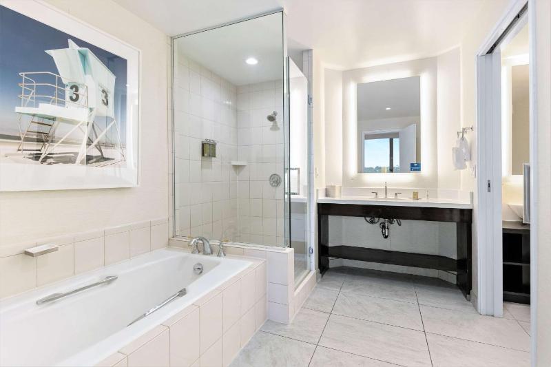 Two-Room King Suite with Balcony image 2