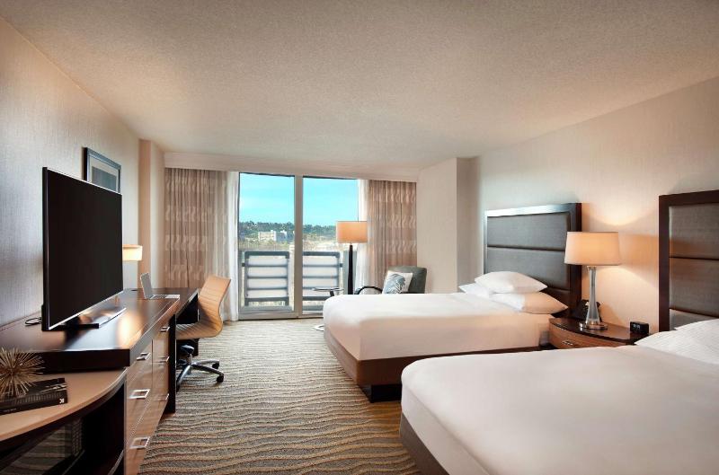 DoubleTree By Hilton San Diego Mission Valley - image 5