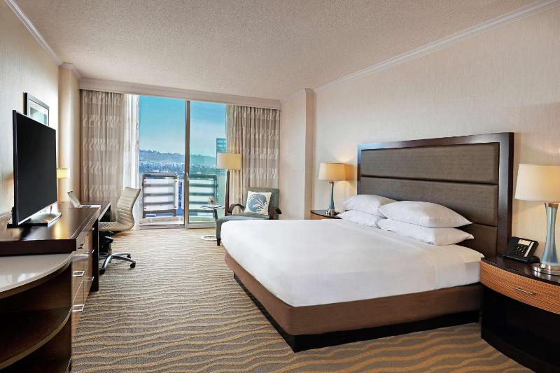 DoubleTree By Hilton San Diego Mission Valley - image 14