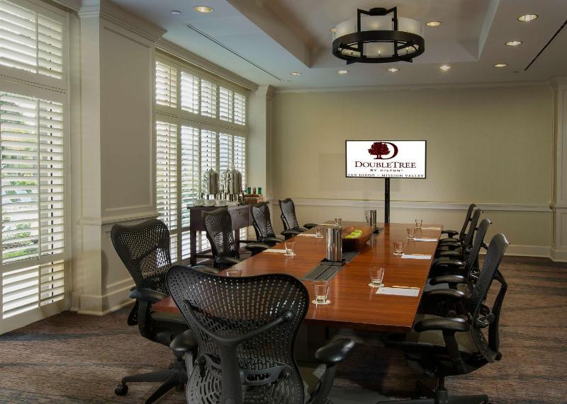 DoubleTree By Hilton San Diego Mission Valley - image 9