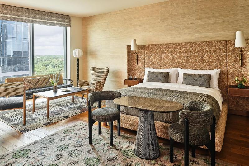 Grand King View, Guest room, 1 King, City view image 4