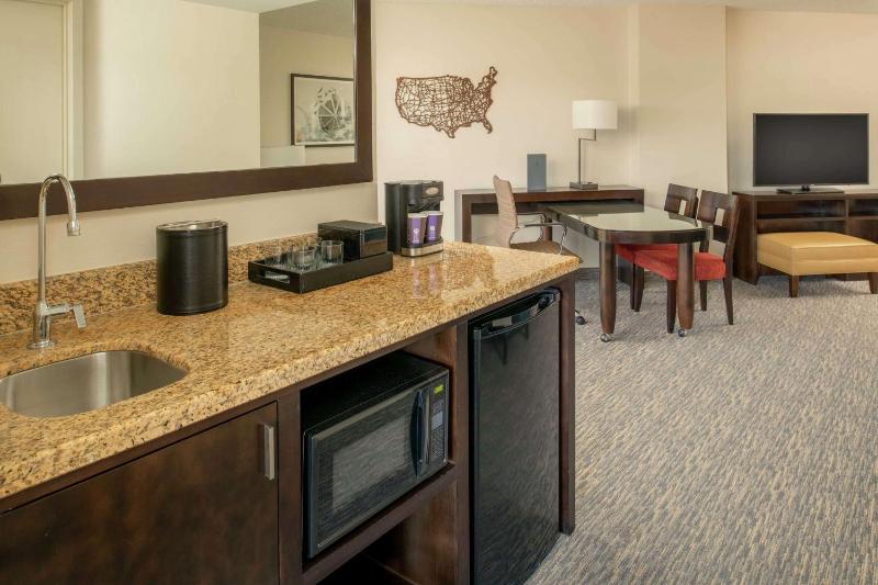 Two-Bedroom Family King Suite with Queen Bed and Sofa Bed image 4