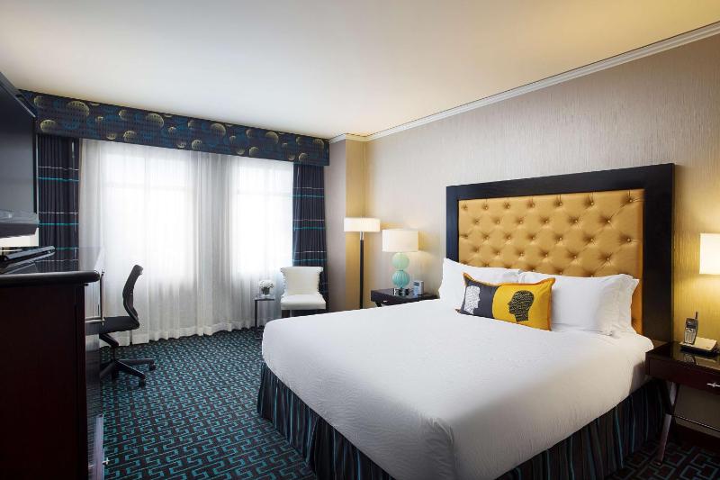 Deluxe King Room image 2