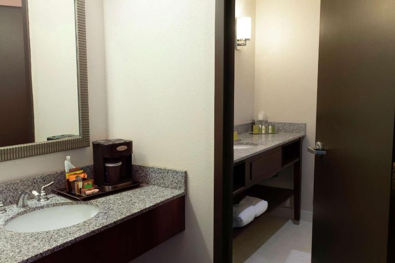 Deluxe Double Room with Two Double Beds image 3