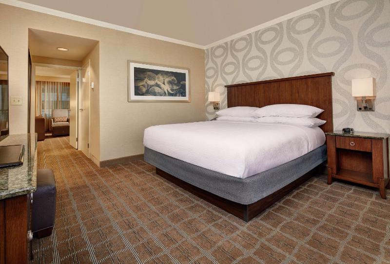 Two-Room Executive King Suite with Sofa Bed image 1