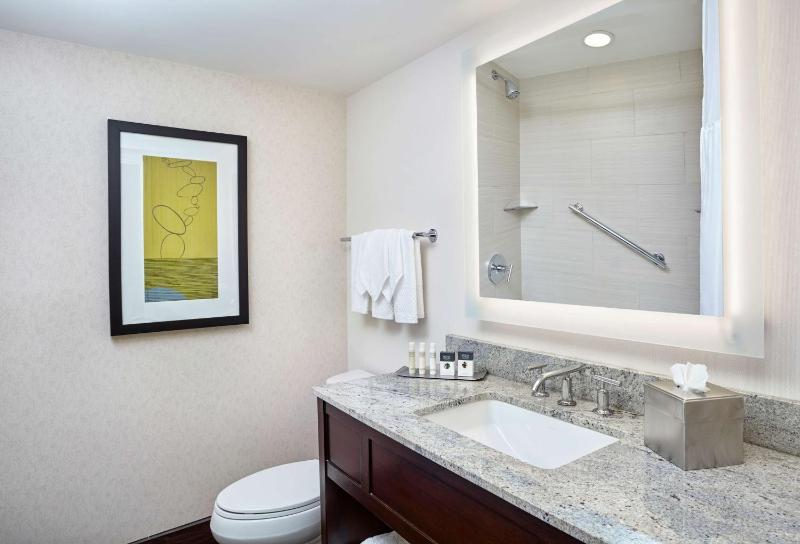 Double Room with Two Double Beds and City View  image 3