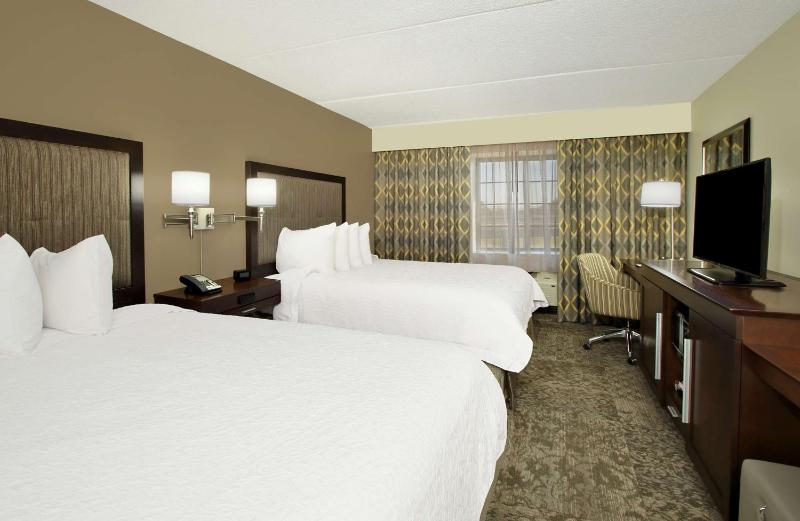 Room with Two Queen Beds - Non-Smoking image 4