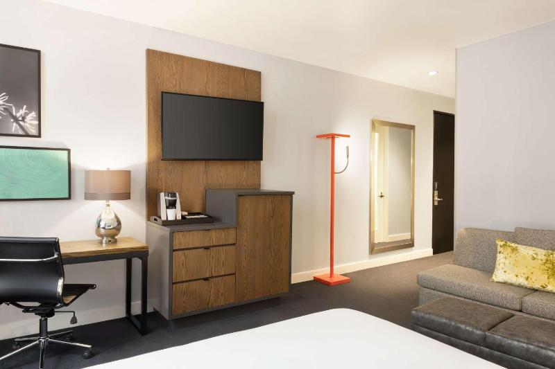 Hilton Motif Seattle - image 12