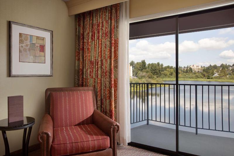 King Room with Balcony image 3