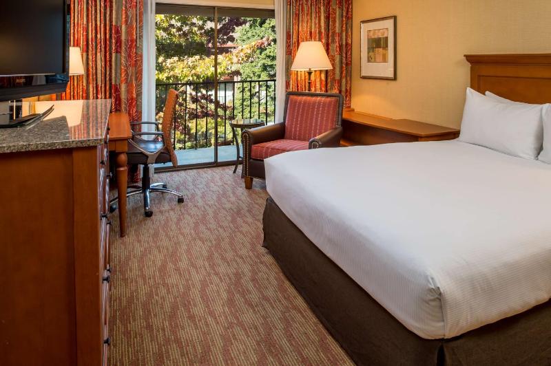 King Room with Balcony image 4