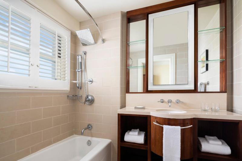 Historic Banyan Deluxe, Larger Guest room, 2 Double image 4