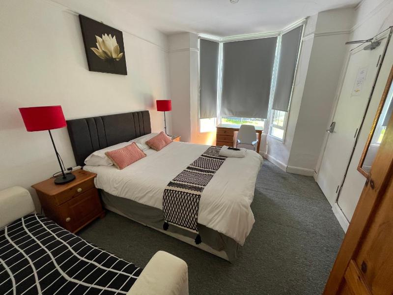 Double Room with Shared Bathroom image 3