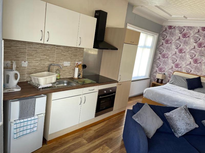 Studio with Sea View image 4