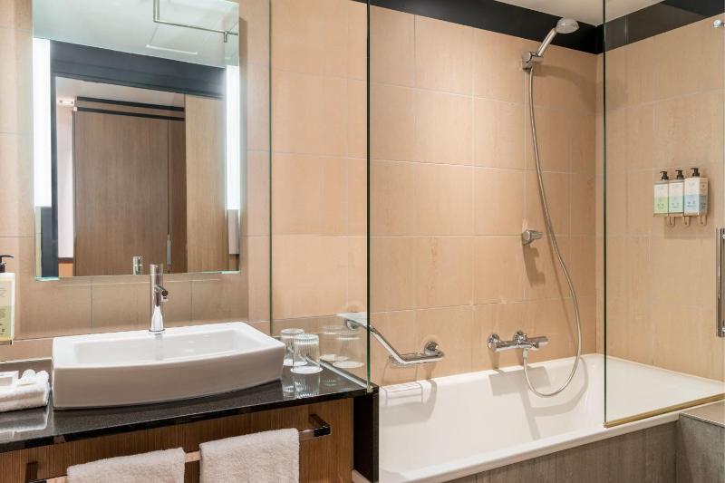 Comfort Twin Room image 2