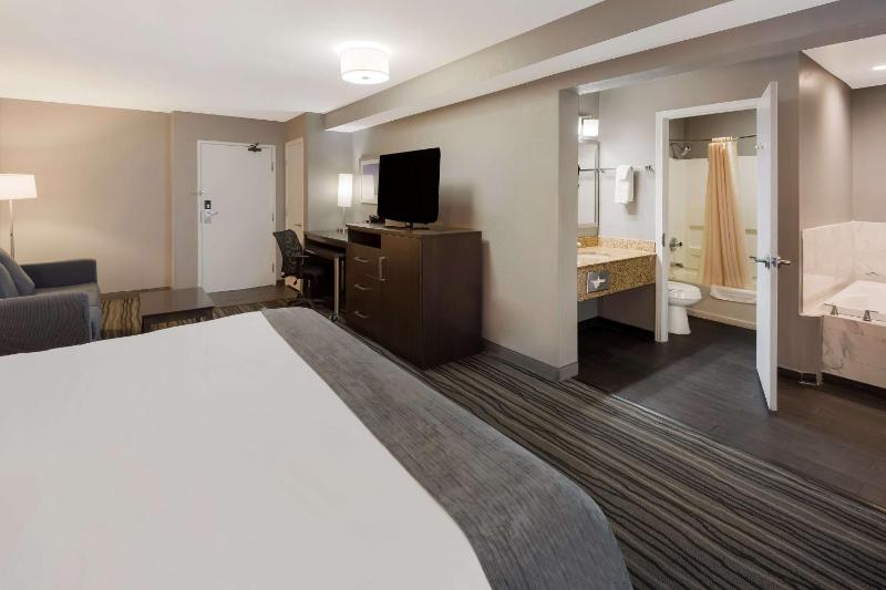 King Suite with Spa Bath - Non Smoking image 4