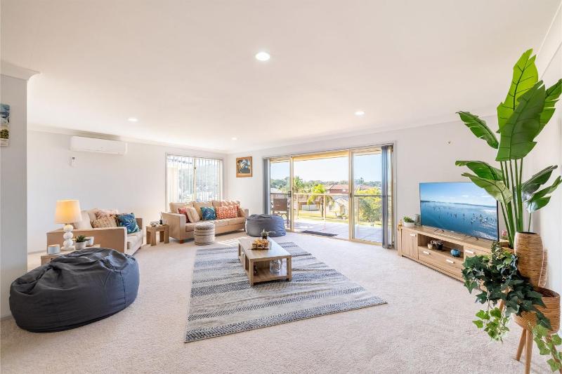 124 Rocky Point Rd - pet friendly air con Wi-Fi high chair and Cot - image 1