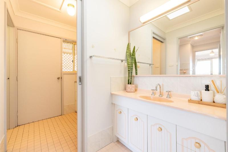 124 Rocky Point Rd - pet friendly air con Wi-Fi high chair and Cot - image 38