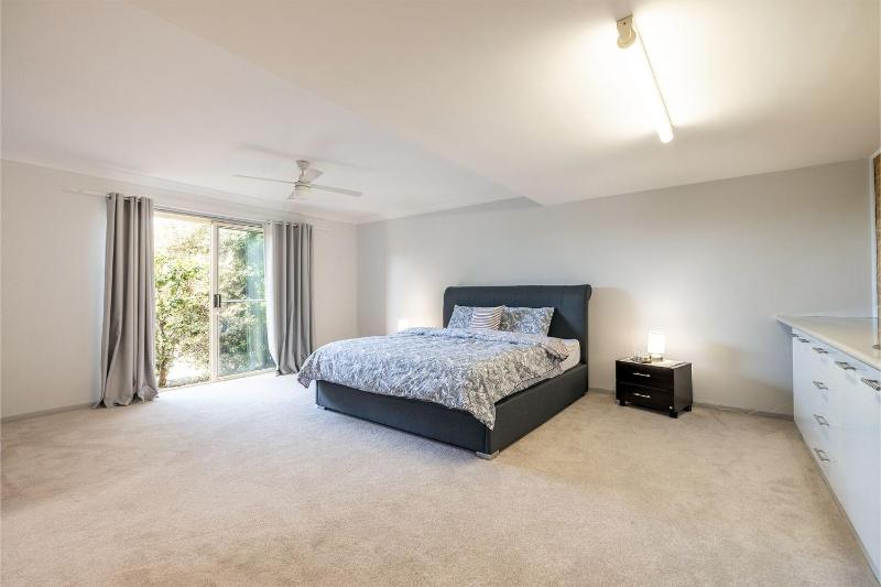 124 Rocky Point Rd - pet friendly air con Wi-Fi high chair and Cot - image 2