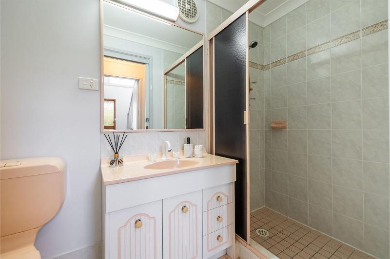 124 Rocky Point Rd - pet friendly air con Wi-Fi high chair and Cot - image 27