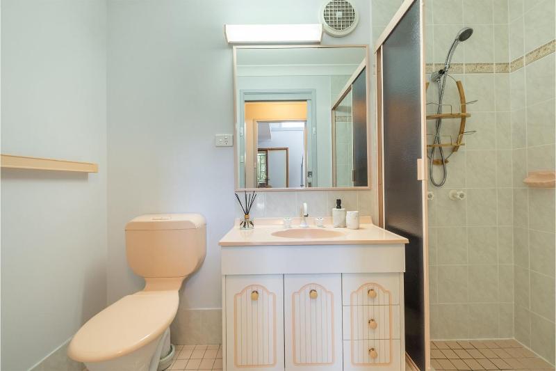 124 Rocky Point Rd - pet friendly air con Wi-Fi high chair and Cot - image 7
