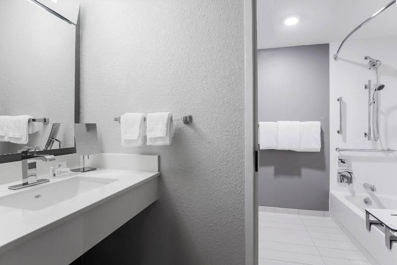 Courtyard by Marriott Tampa Brandon - image 3