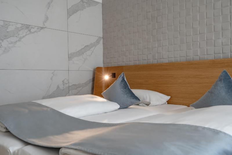 Standard Double Room image 4