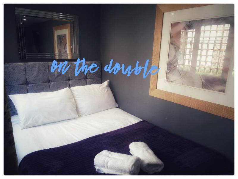 One-Bedroom Apartment image 3