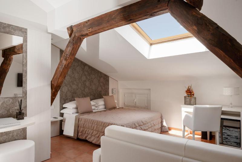 Junior Suite image 1