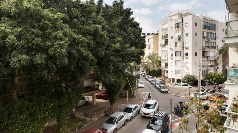 Beautiful 2BDR w MAMAD at Zalman by HolyGuest - image 9