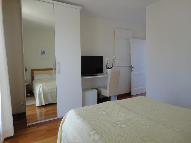 Double Room image 2