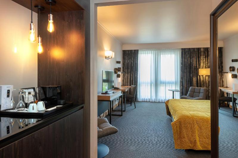 Deluxe Double Room with Bath image 2