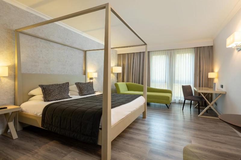 Double or Twin Room with Shower image 4