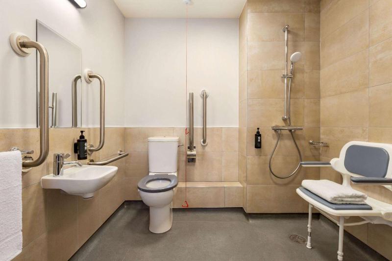 Twin Room - Mobility Accessible image 2