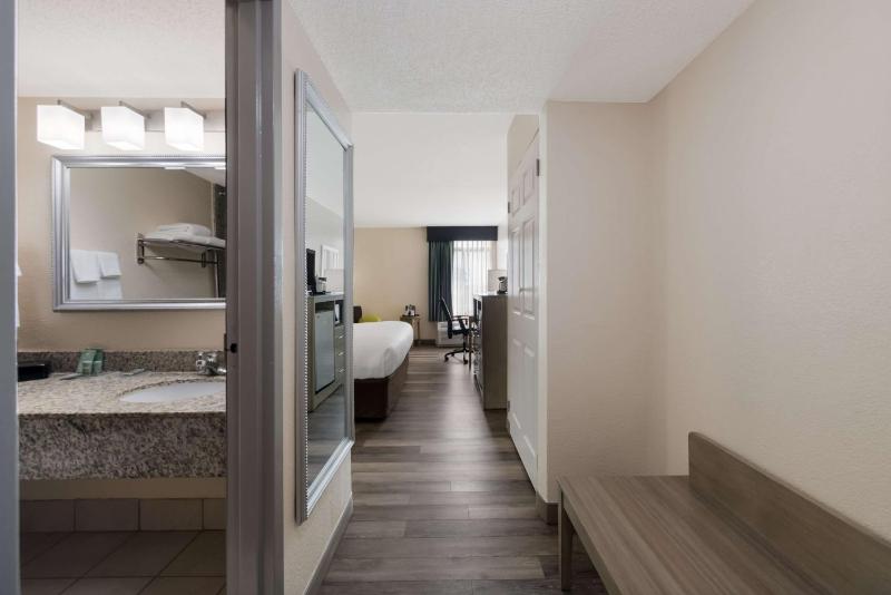 King Room - Non-Smoking image 1