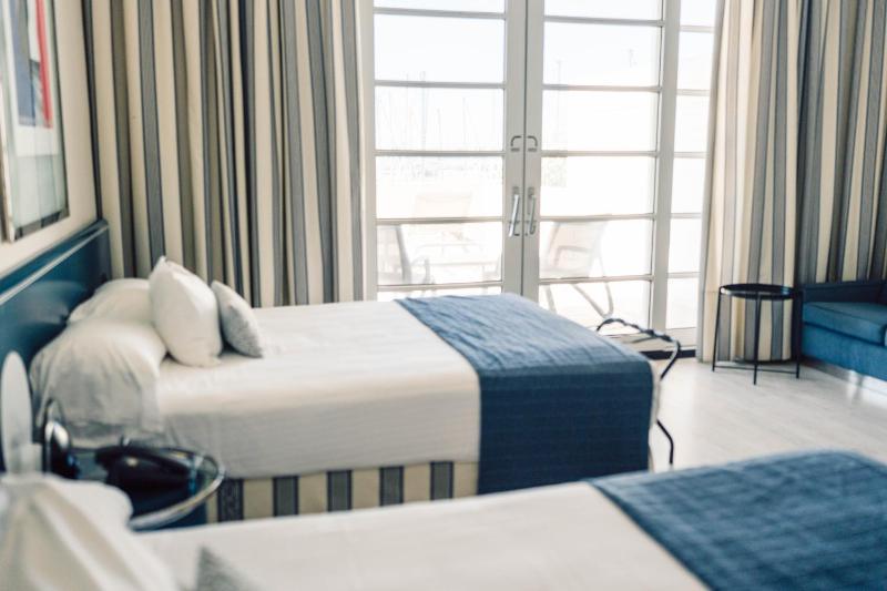 Deluxe Double Room with Balcony and Sea View image 4