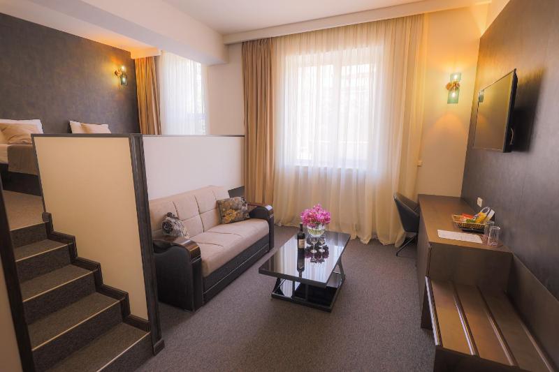 Executive Suite image 3