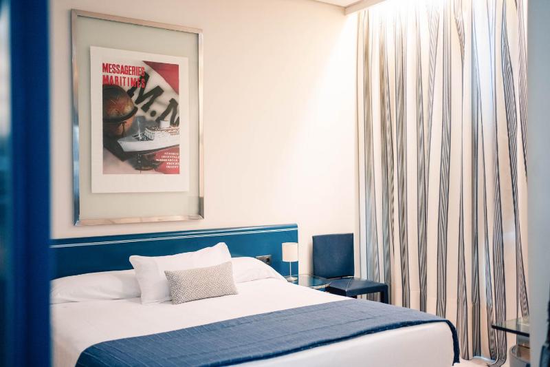 Double Room image 4