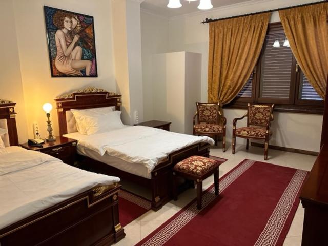 Superior Twin Room image 3