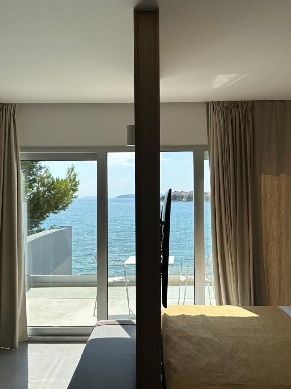 Premium Suite with Terrace Sea View image 3