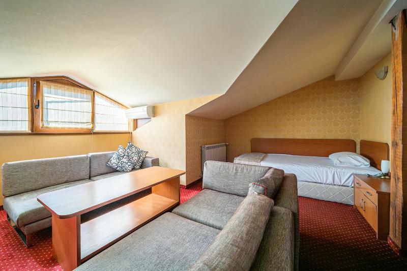 Suite - Top Floor (No Balcony) for 3 people - Free Relax Zone image 3