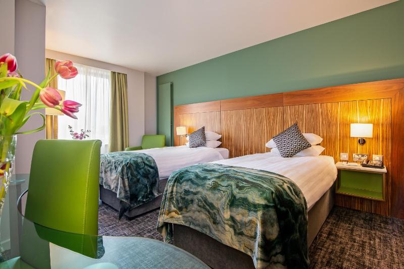 Deluxe Twin Room image 1
