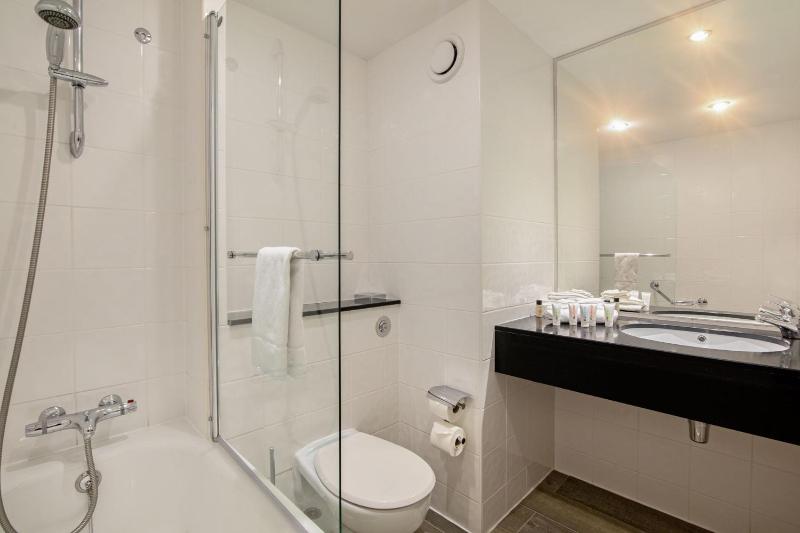 Deluxe Double Room with River View image 2