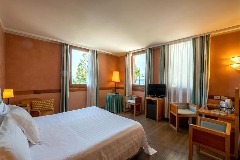 Double or Twin Room with View image 4