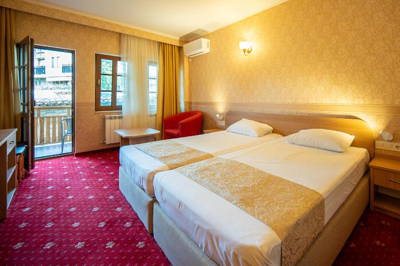 Double Room image 3