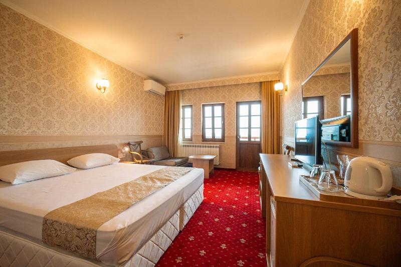 Double Room image 1