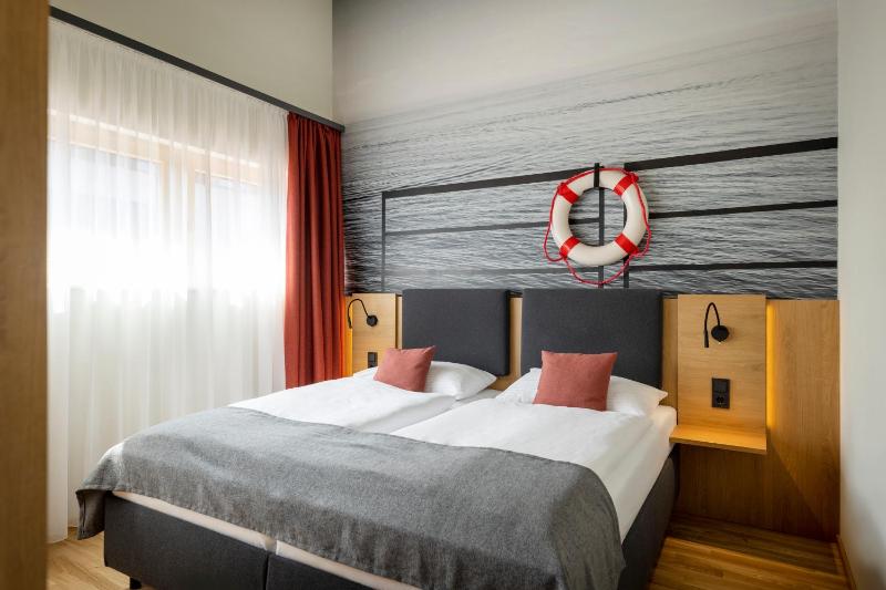 Superior Double Room image 1